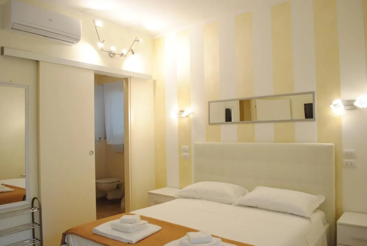 Dreaming Piazza Erbe Rooms Verona 0*,  Italy