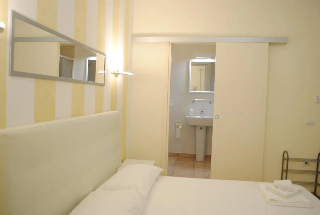 Dreaming Piazza Erbe Rooms Verona 0*,  Italien